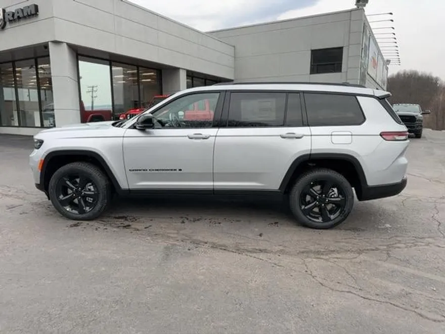 2024 Jeep Grand Cherokee Limited photo 1