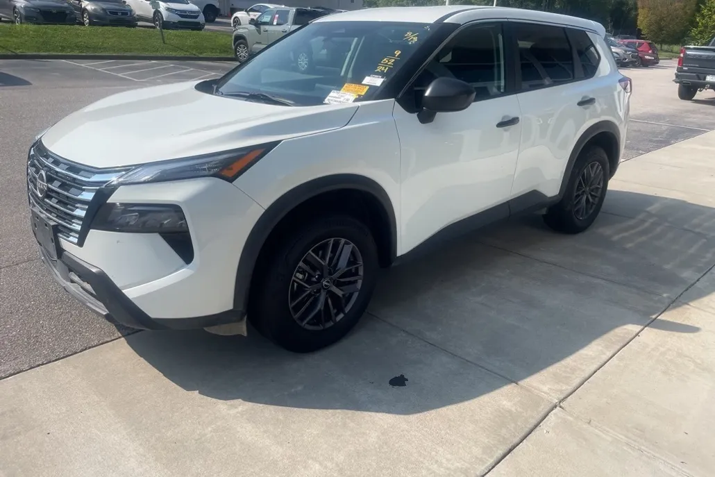 2024 Nissan Rogue S photo 1