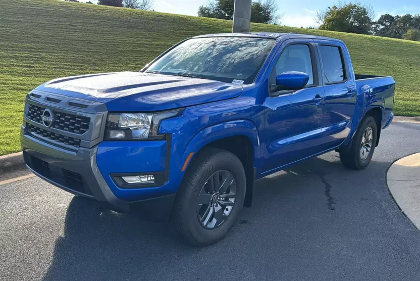 2025 Nissan Frontier SV photo 1