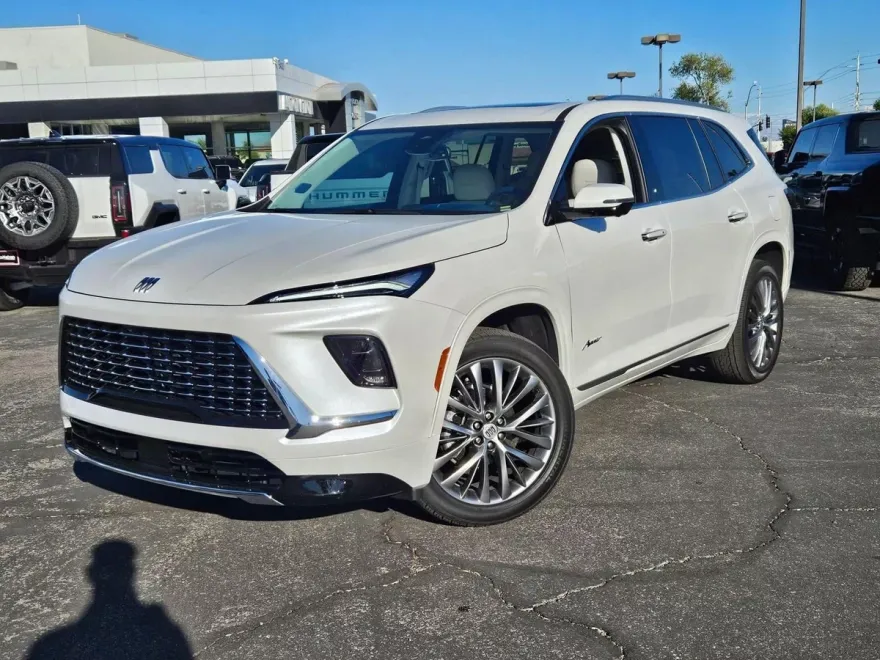 2025 Buick Enclave Avenir photo 1