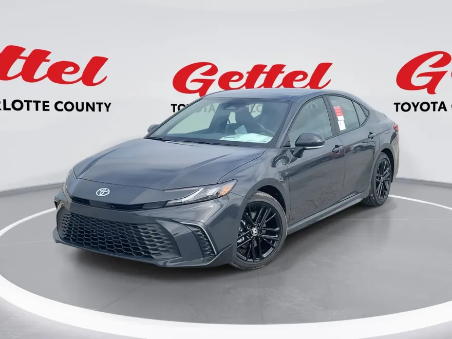 2025 Toyota Camry SE photo 1