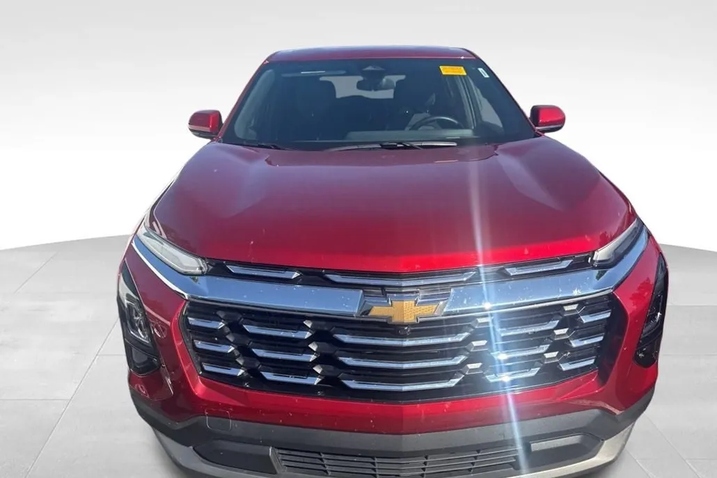 2025 Chevrolet Equinox LT photo 1