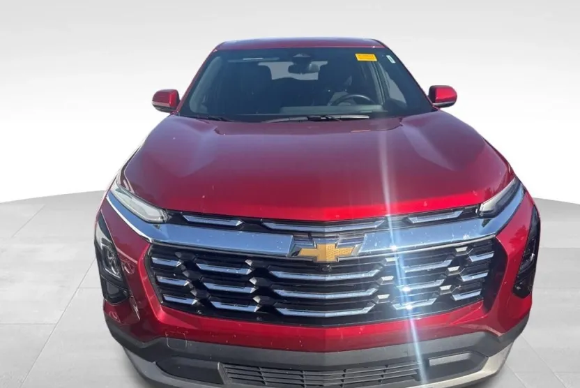 2025 Chevrolet Equinox LT photo 1