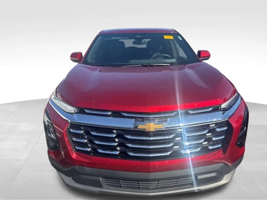 2025 Chevrolet Equinox LT photo 1