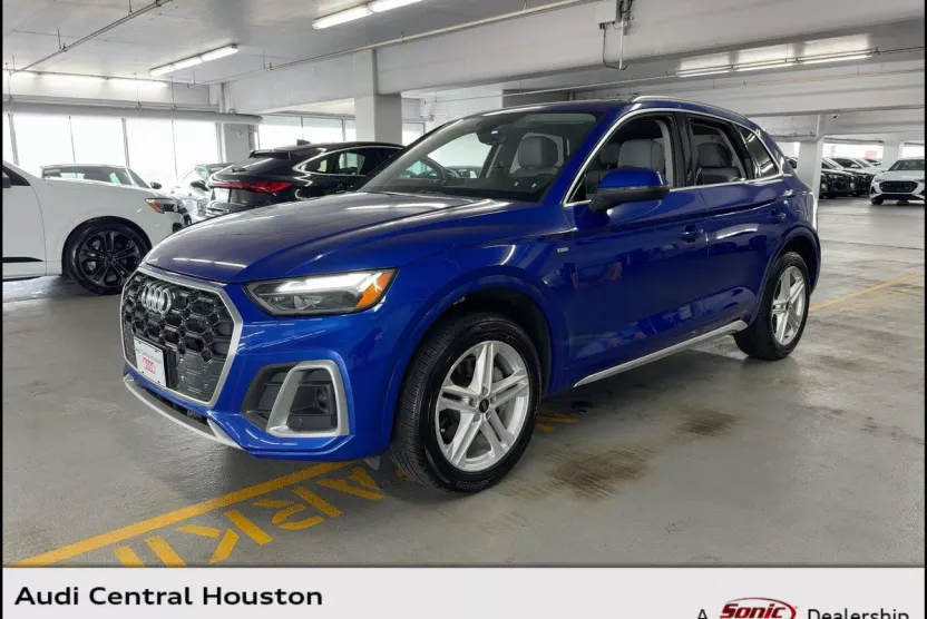 2022 Audi Q5 S line Premium Plus photo 1