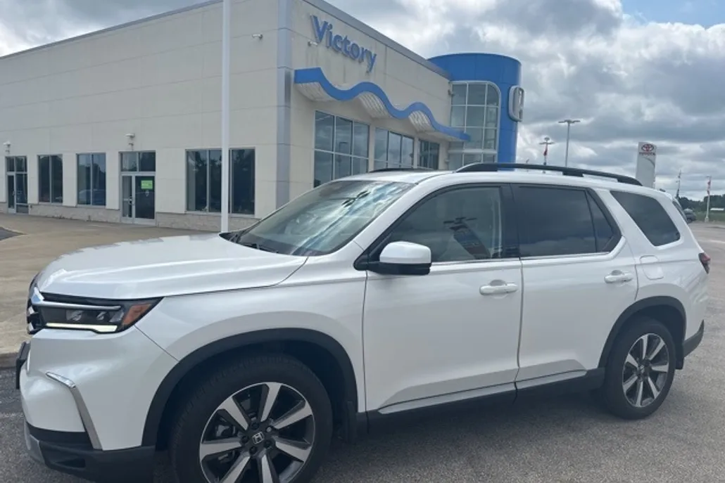 2024 Honda Pilot Touring photo 1