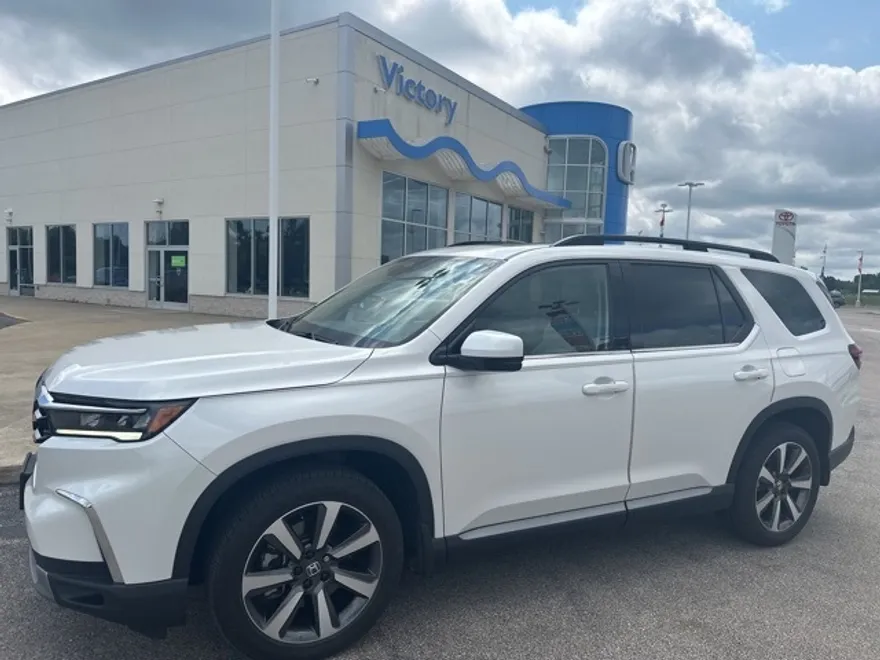 2024 Honda Pilot Touring photo 1