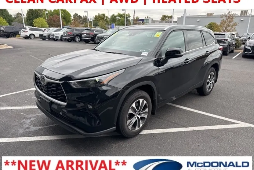 2022 Toyota Highlander XLE photo 1