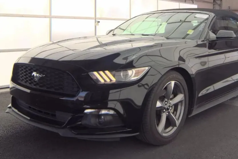2015 Ford Mustang V6 Convertible photo 1