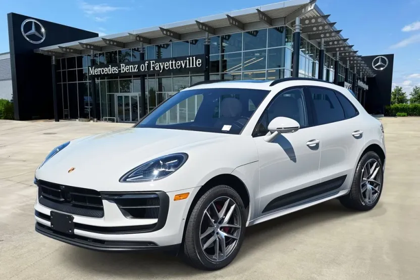 2023 Porsche Macan S photo 1