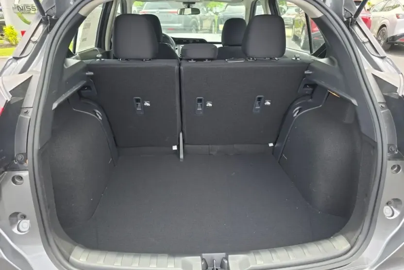2025 Nissan Kicks Play S photo 1