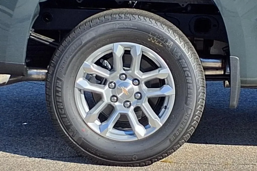 2025 Chevrolet Silverado 1500 LT photo 1