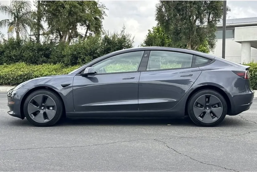 2023 Tesla Model 3 photo 1
