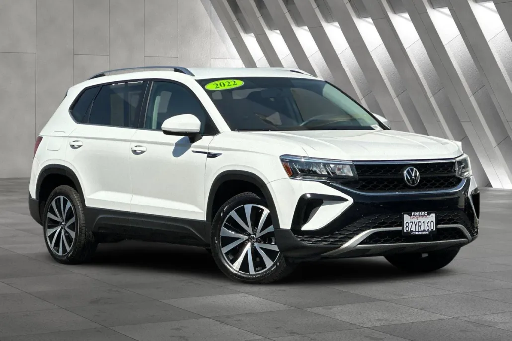 2022 Volkswagen Taos SE photo 1