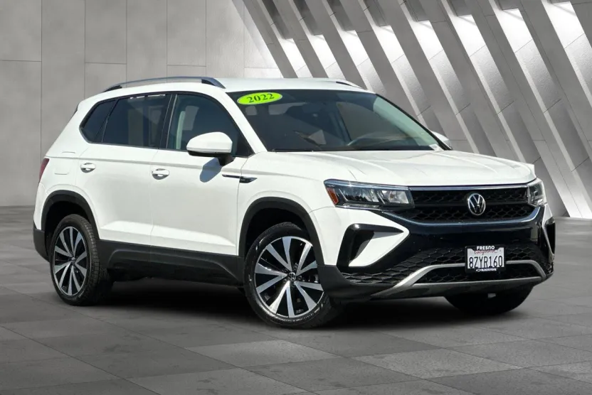 2022 Volkswagen Taos SE photo 1