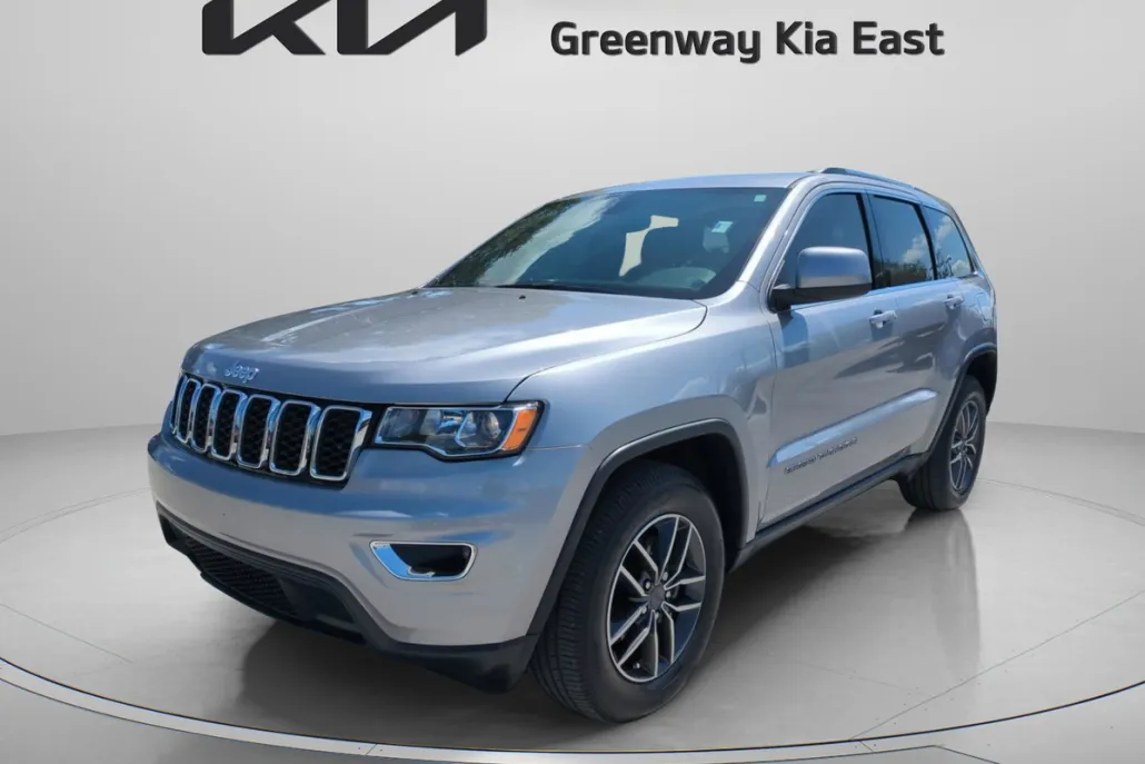 2019 Jeep Grand Cherokee Laredo E photo 1