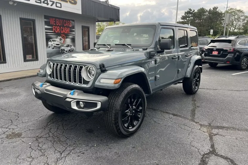2024 Jeep Wrangler 4xe Sahara photo 1
