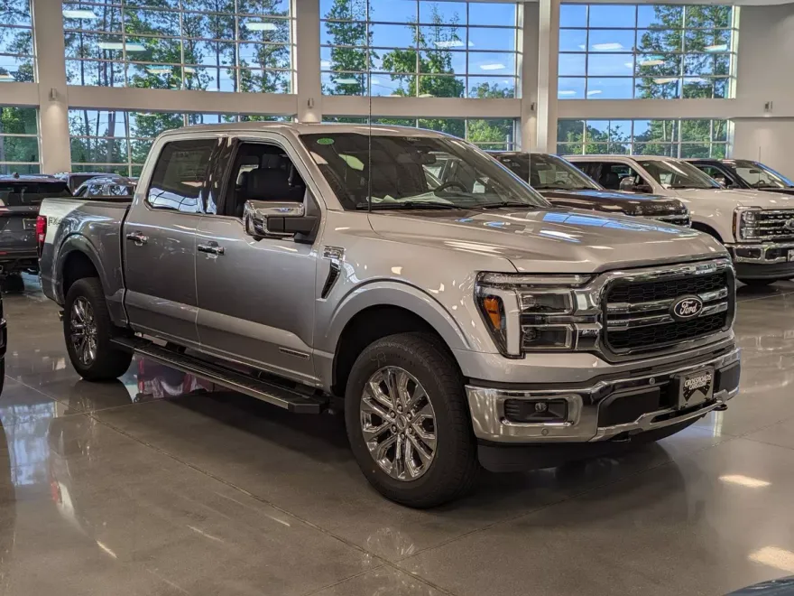 2025 Ford F-150 Lariat photo 1