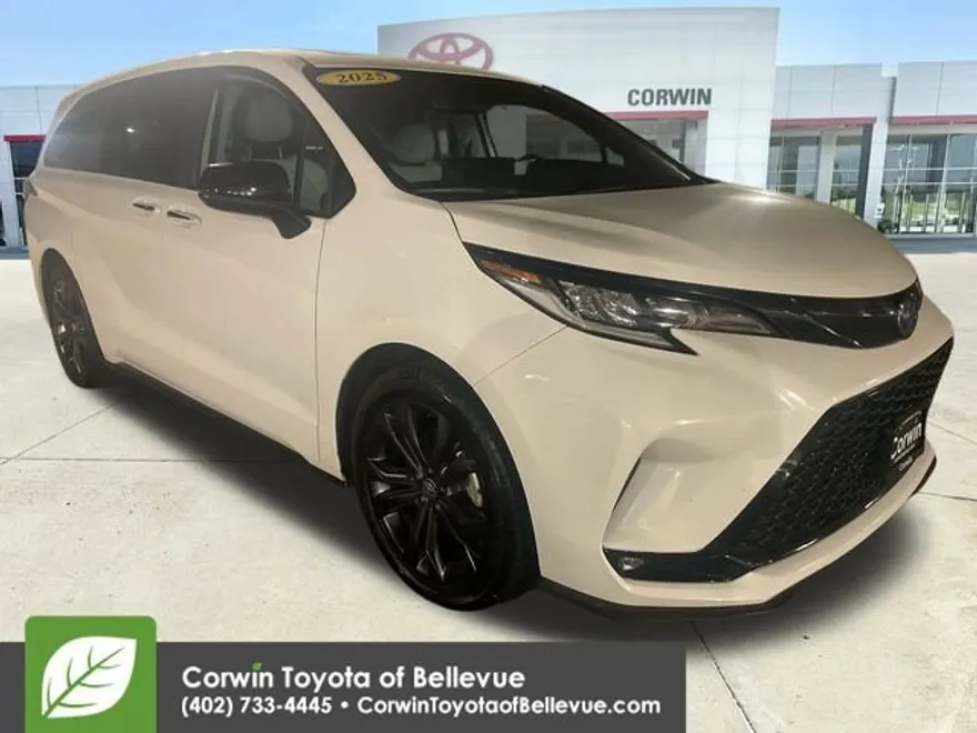 2025 Toyota Sienna XSE photo 1