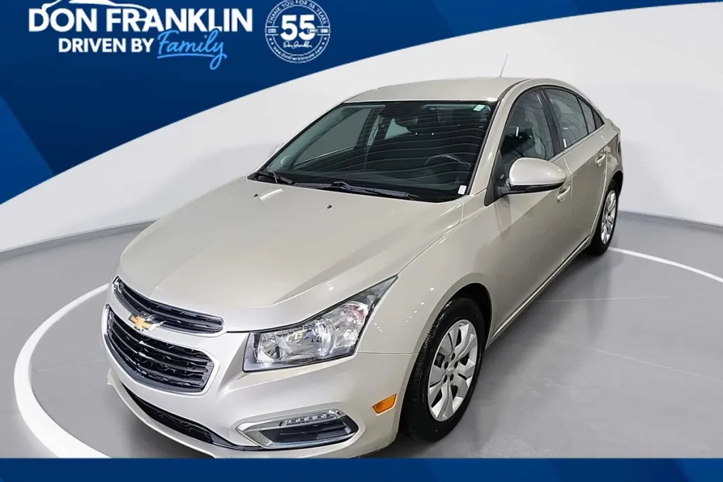 2016 Chevrolet Cruze LT photo 1