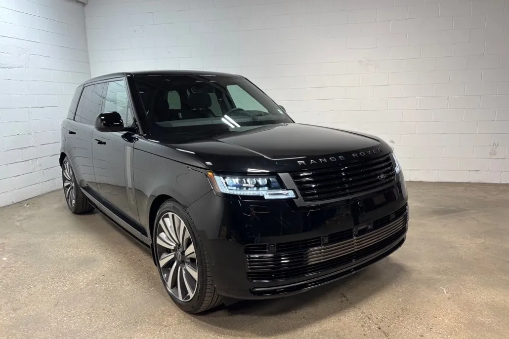 2025 Land Rover Range Rover SV photo 1