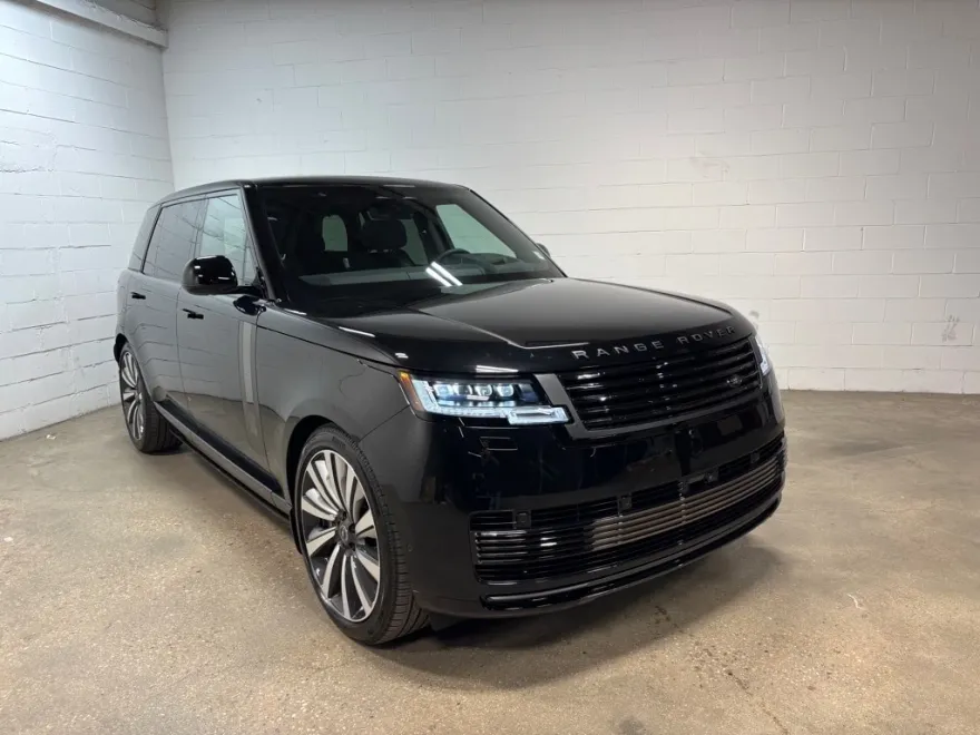 2025 Land Rover Range Rover SV photo 1