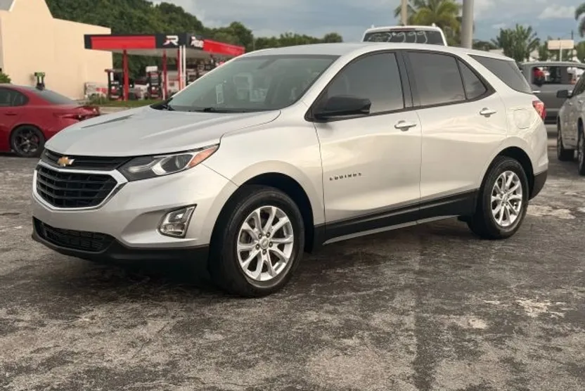 2019 Chevrolet Equinox LS photo 1
