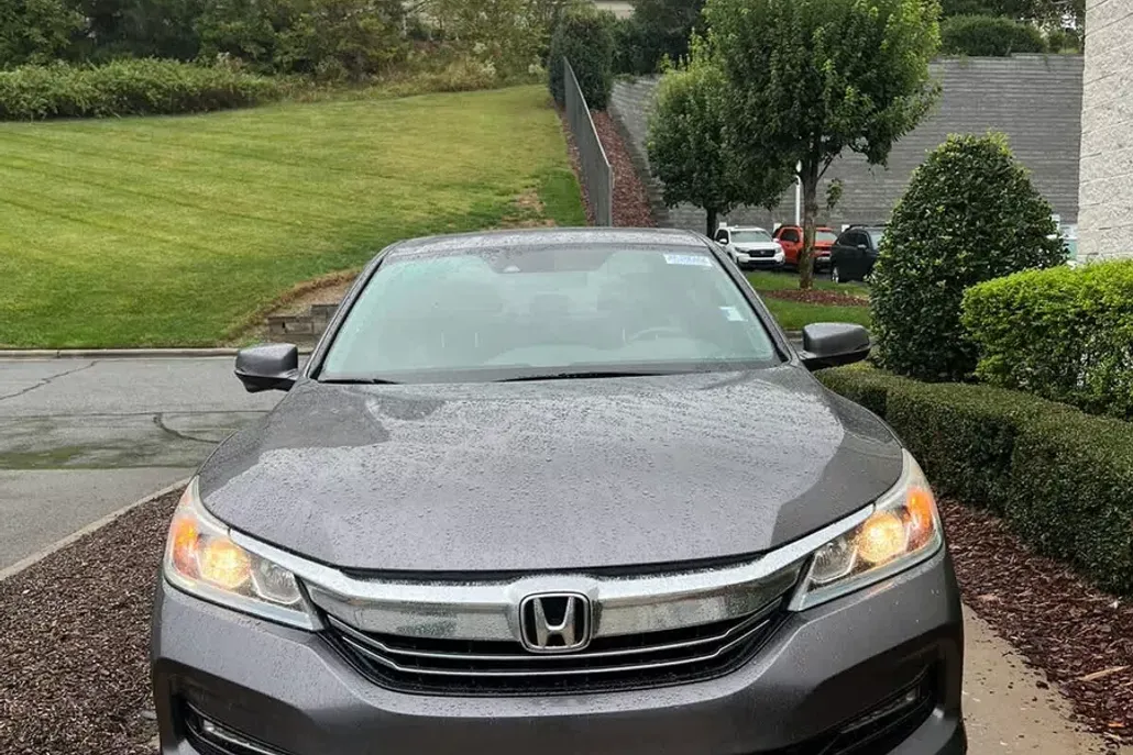 2017 Honda Accord Hybrid EX-L photo 1
