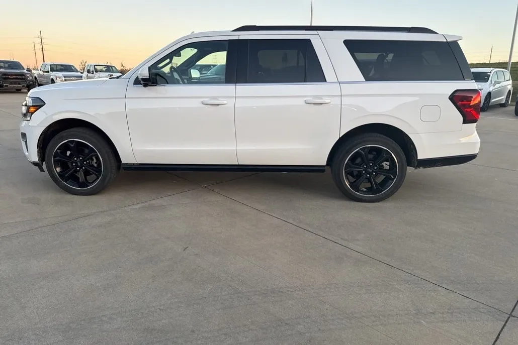 2023 Ford Expedition MAX Limited photo 1