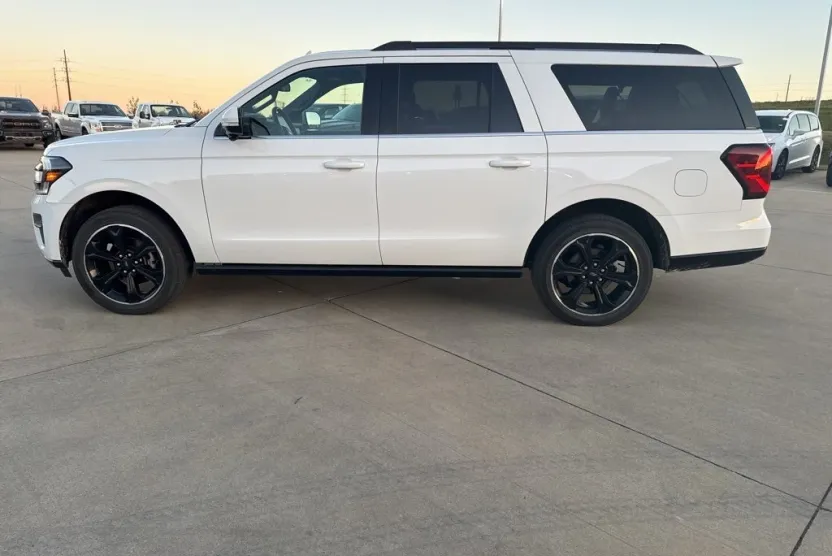 2023 Ford Expedition MAX Limited photo 1