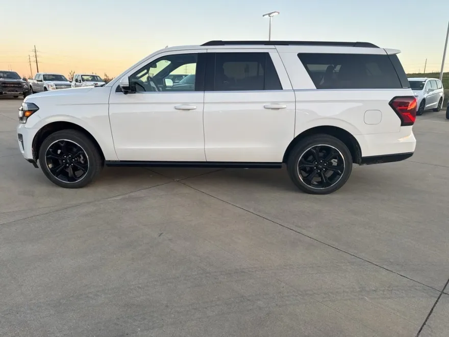 2023 Ford Expedition MAX Limited photo 1
