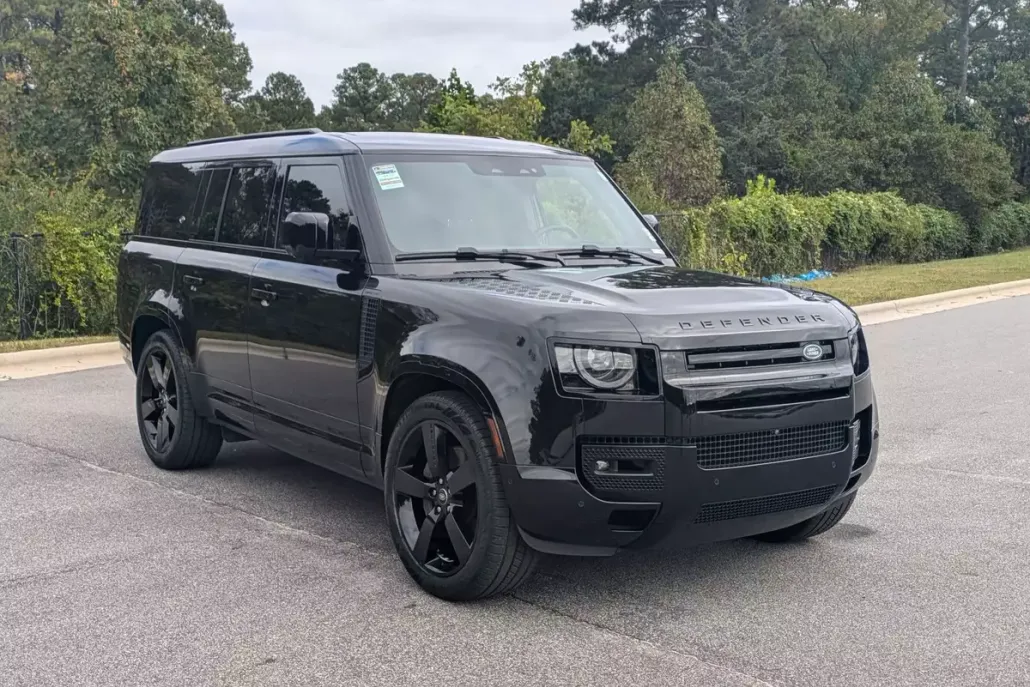2024 Land Rover Defender 130 X-Dynamic SE photo 1