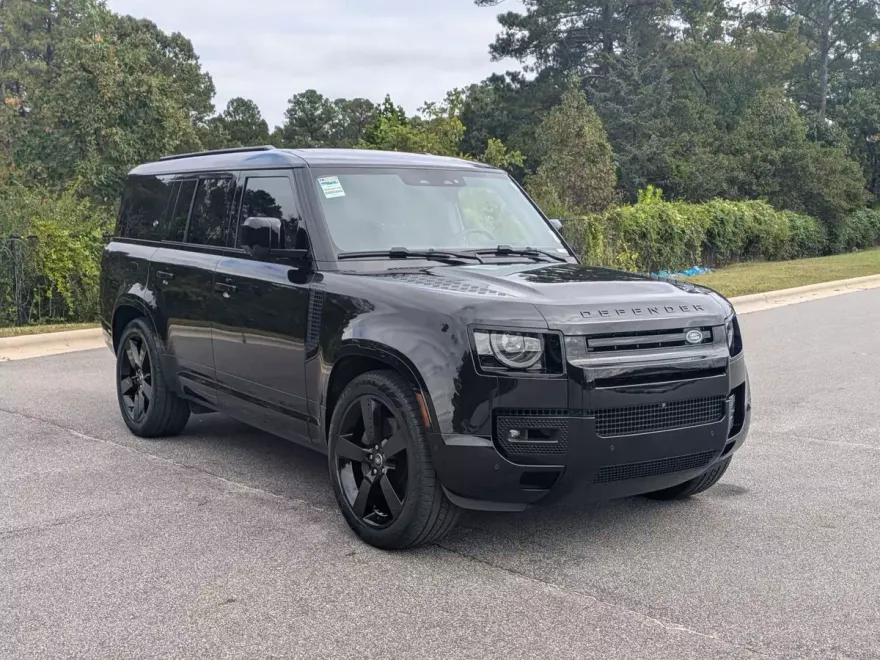 2024 Land Rover Defender 130 X-Dynamic SE photo 1