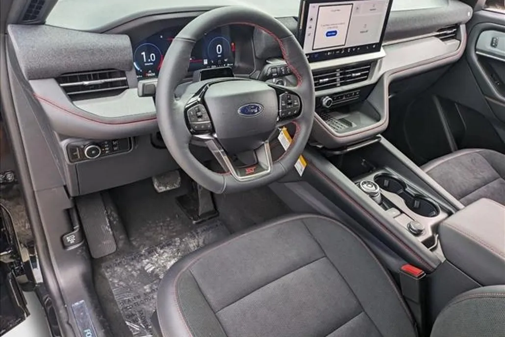 2025 Ford Explorer ST photo 1