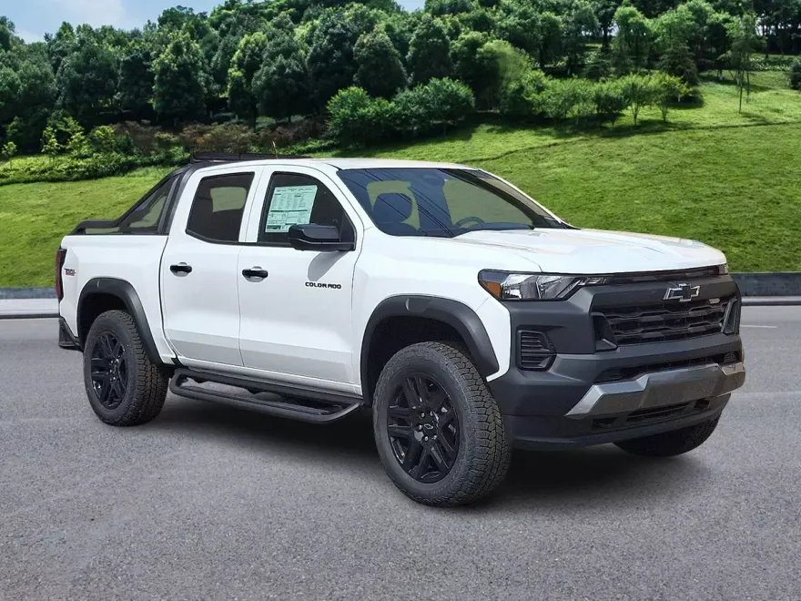 2025 Chevrolet Colorado Trail Boss photo 1