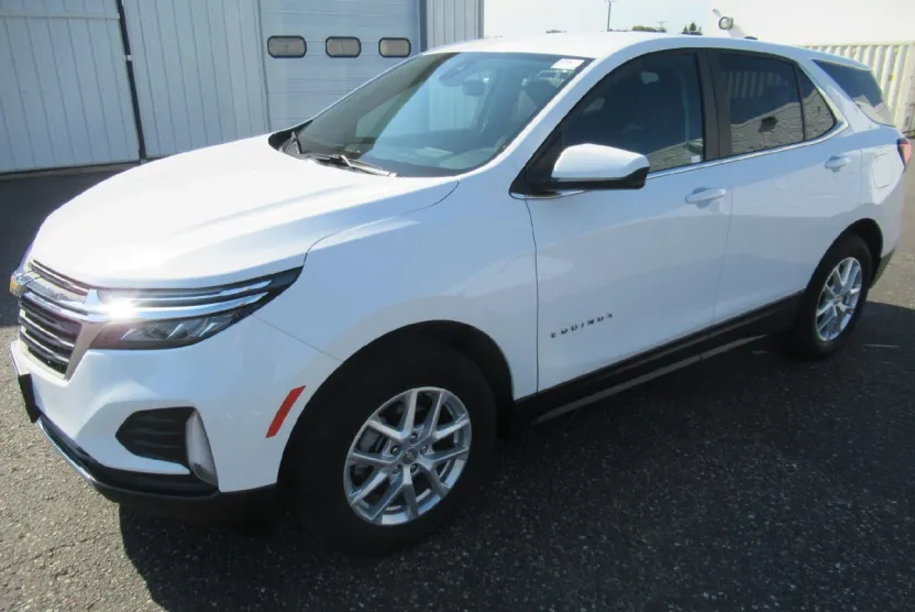 2022 Chevrolet Equinox LT photo 1