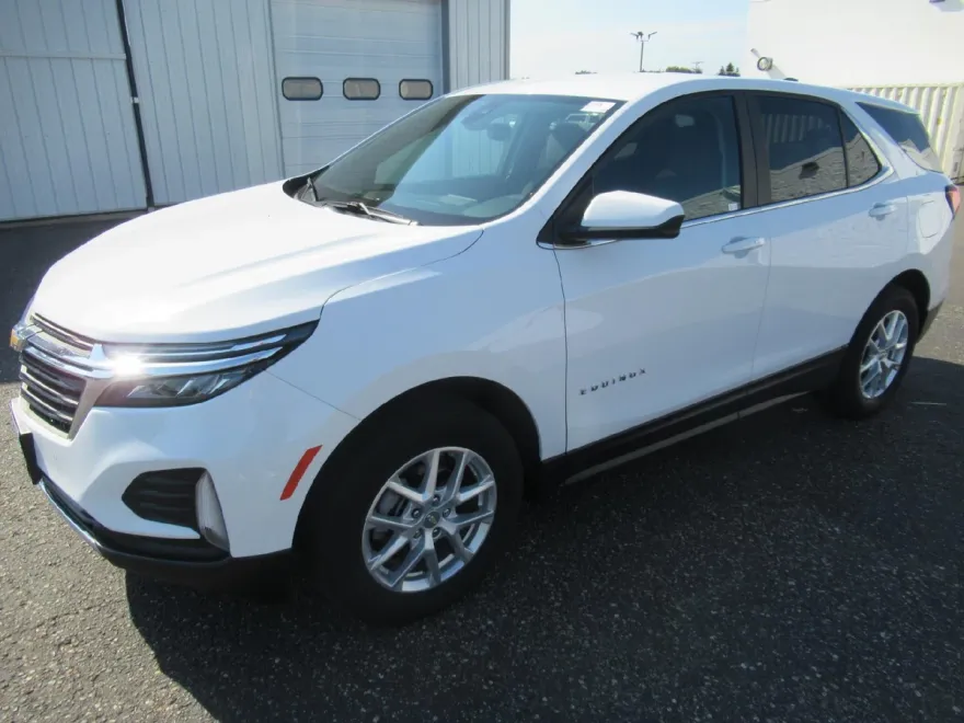 2022 Chevrolet Equinox LT photo 1