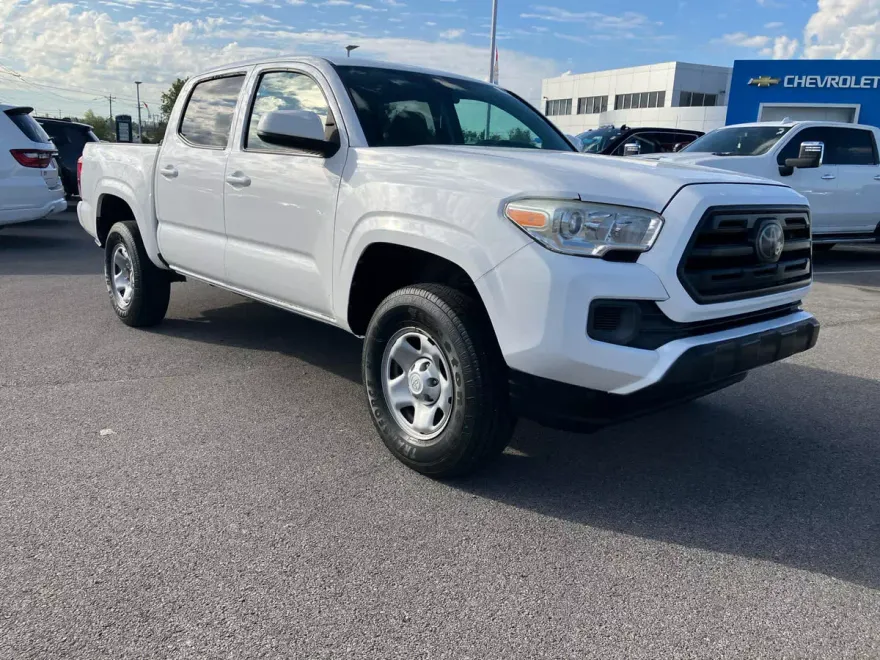2019 Toyota Tacoma 4x4 SR photo 1