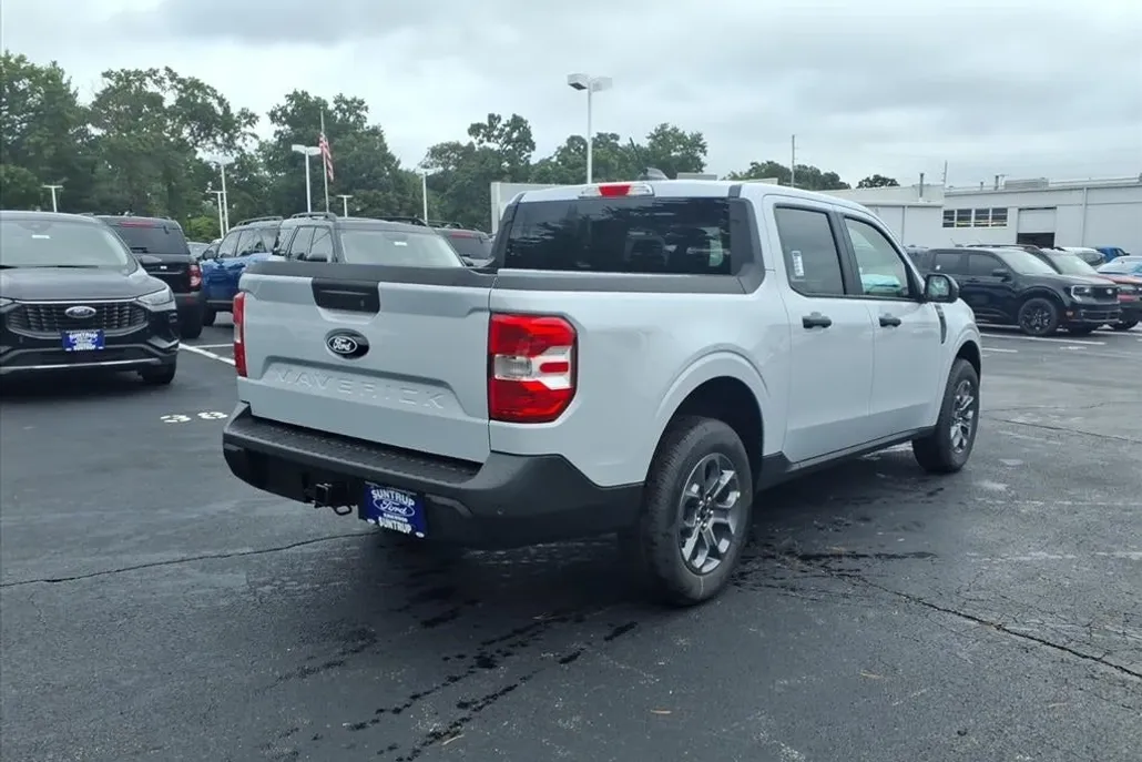 2025 Ford Maverick XLT photo 1