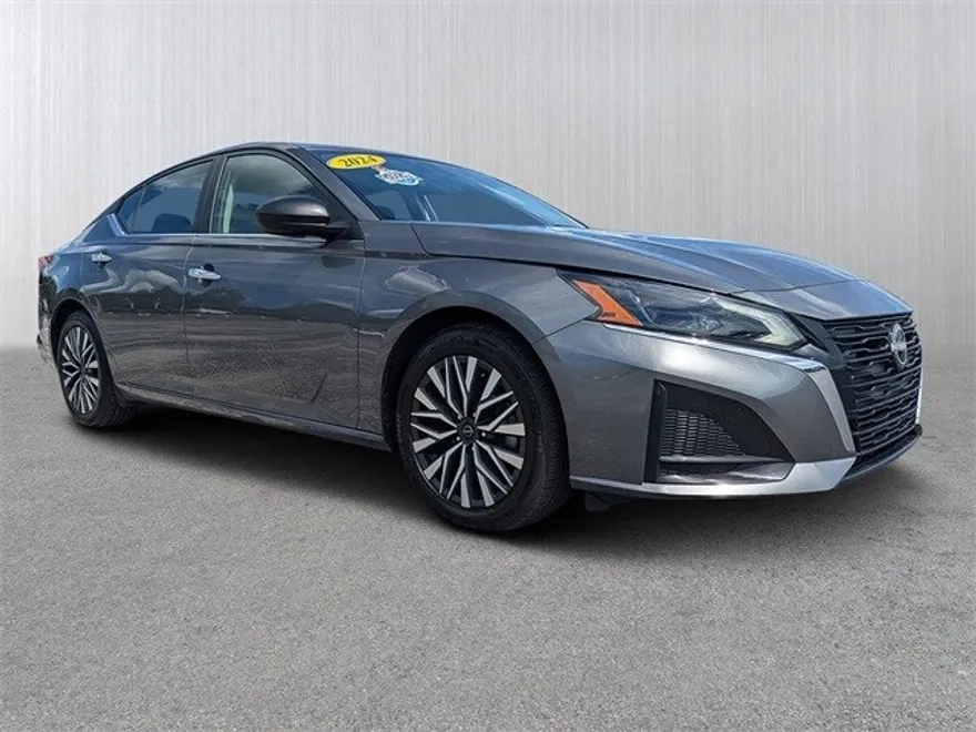 2024 Nissan Altima 2.5 SV photo 1