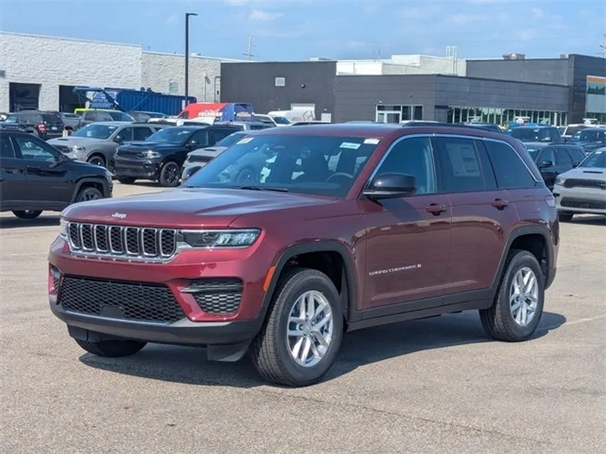 2025 Jeep Grand Cherokee Laredo X photo 1