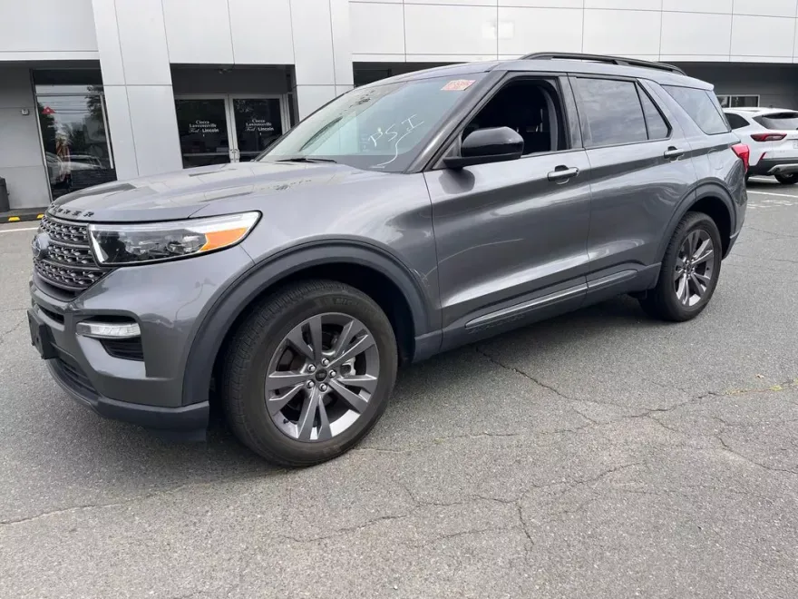 2022 Ford Explorer XLT photo 1
