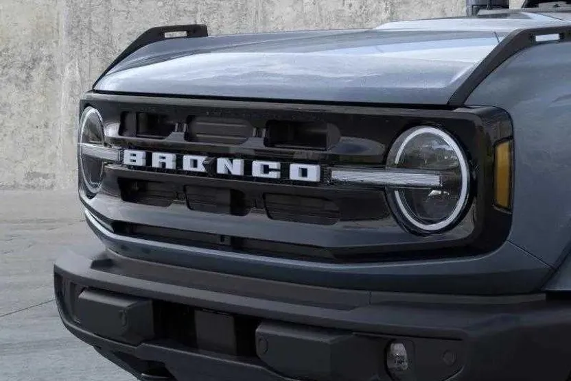 2025 Ford Bronco Outer Banks photo 1