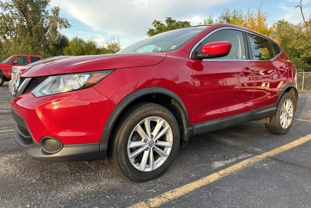 2017 Nissan Rogue Sport S photo 1