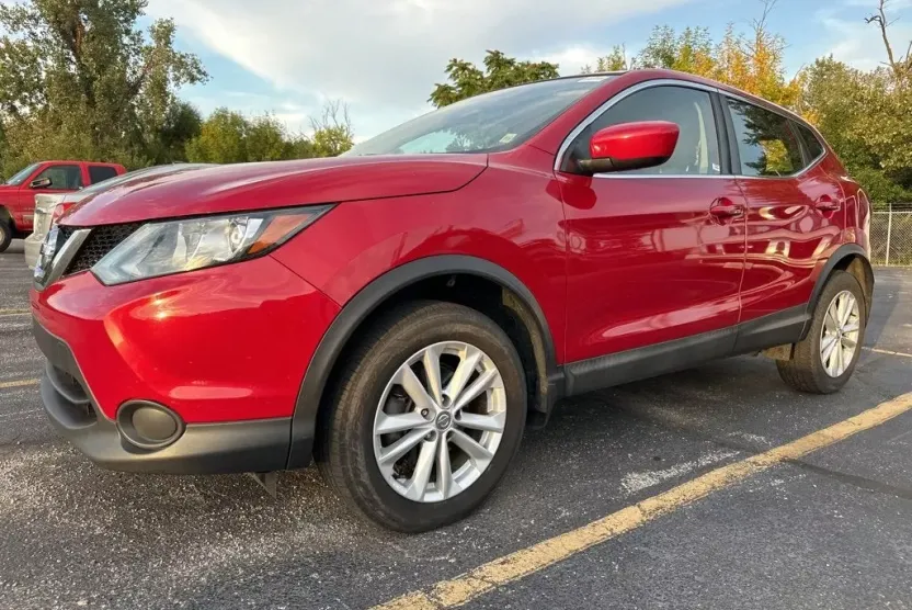 2017 Nissan Rogue Sport S photo 1