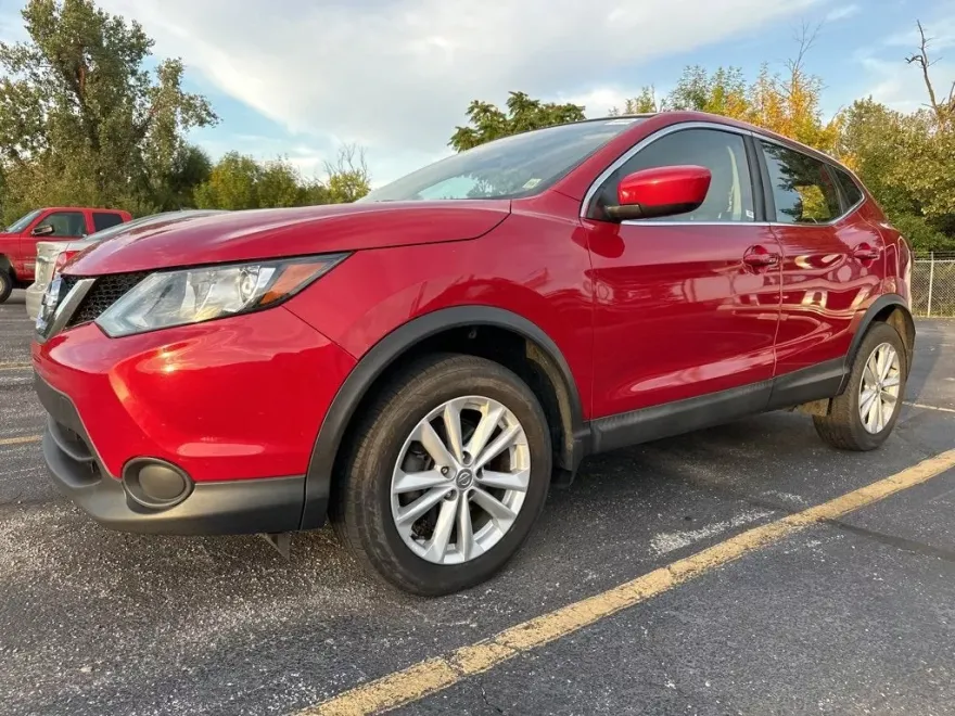 2017 Nissan Rogue Sport S photo 1
