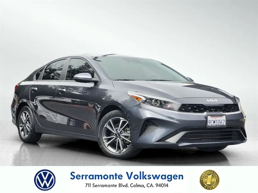 2023 Kia Forte LXS photo 1