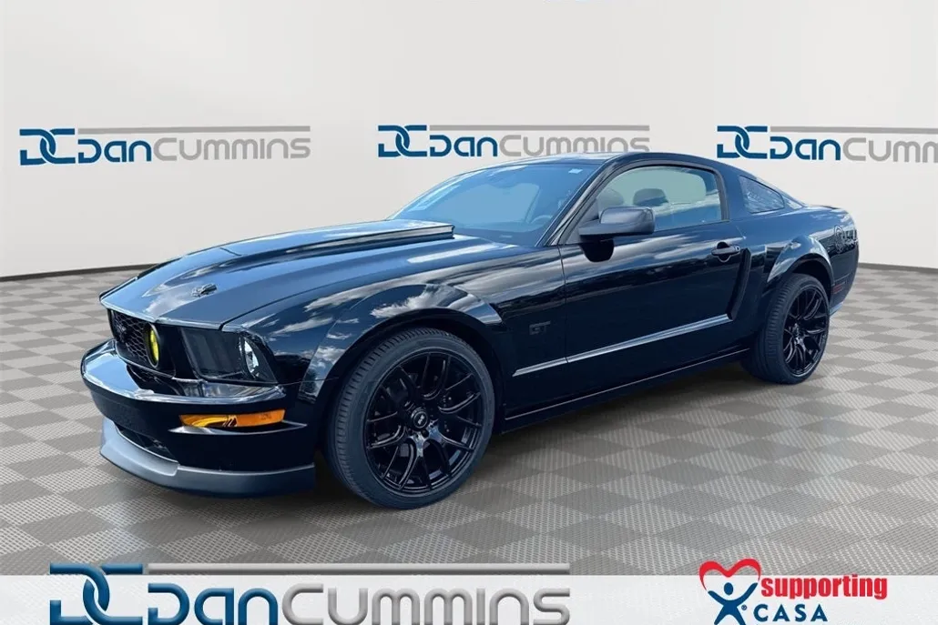 2005 Ford Mustang GT Deluxe photo 1