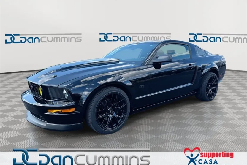 2005 Ford Mustang GT Deluxe photo 1