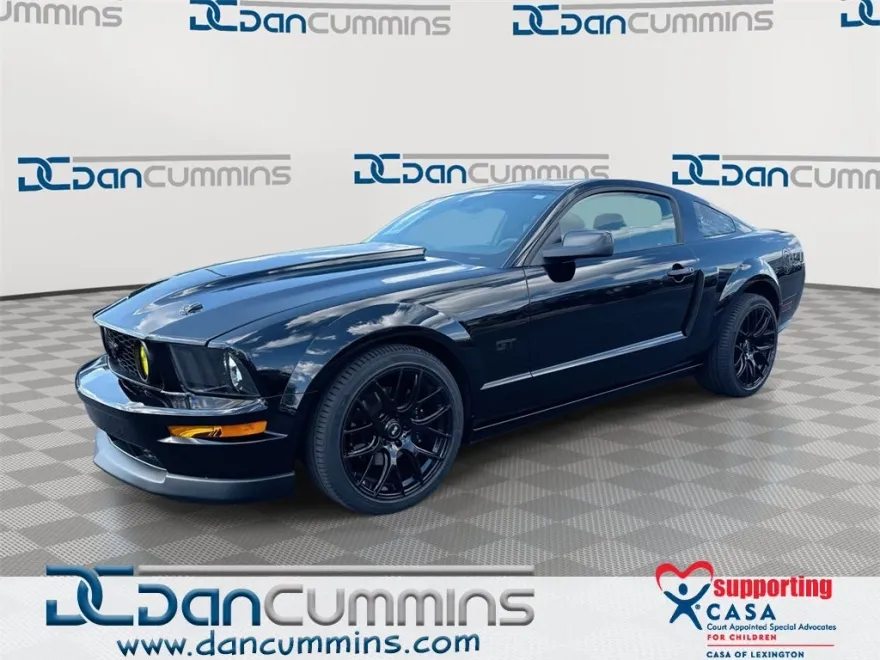 2005 Ford Mustang GT Deluxe photo 1